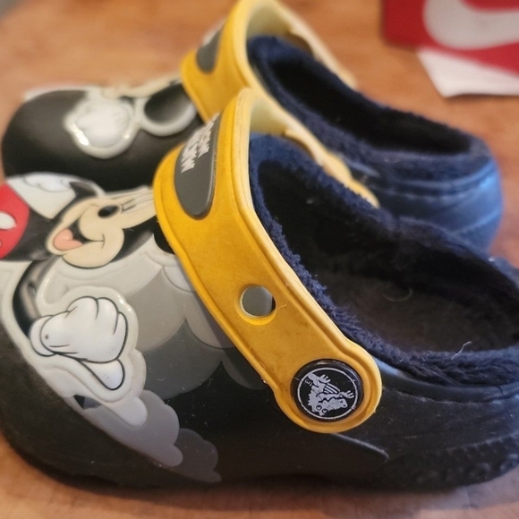 Mickey Mouse Crocs - Picture 2 of 4